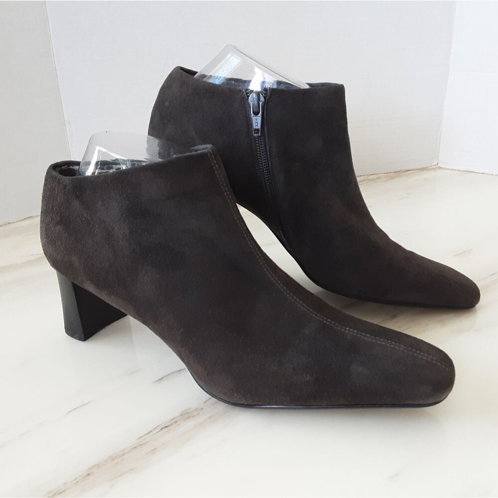 LORD & TAYLOR Flex Charcoal Gray Genuine Suede Bootie Sz 9